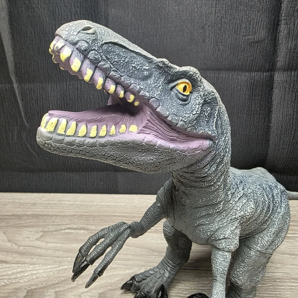 2014 Velociraptor Raptor Dinosaur Prehistoric Realistic Retired Figure